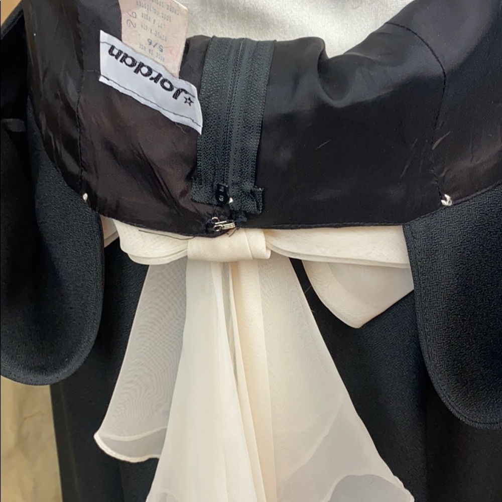 Black and Cream Evening gown - Picture 14 of 15